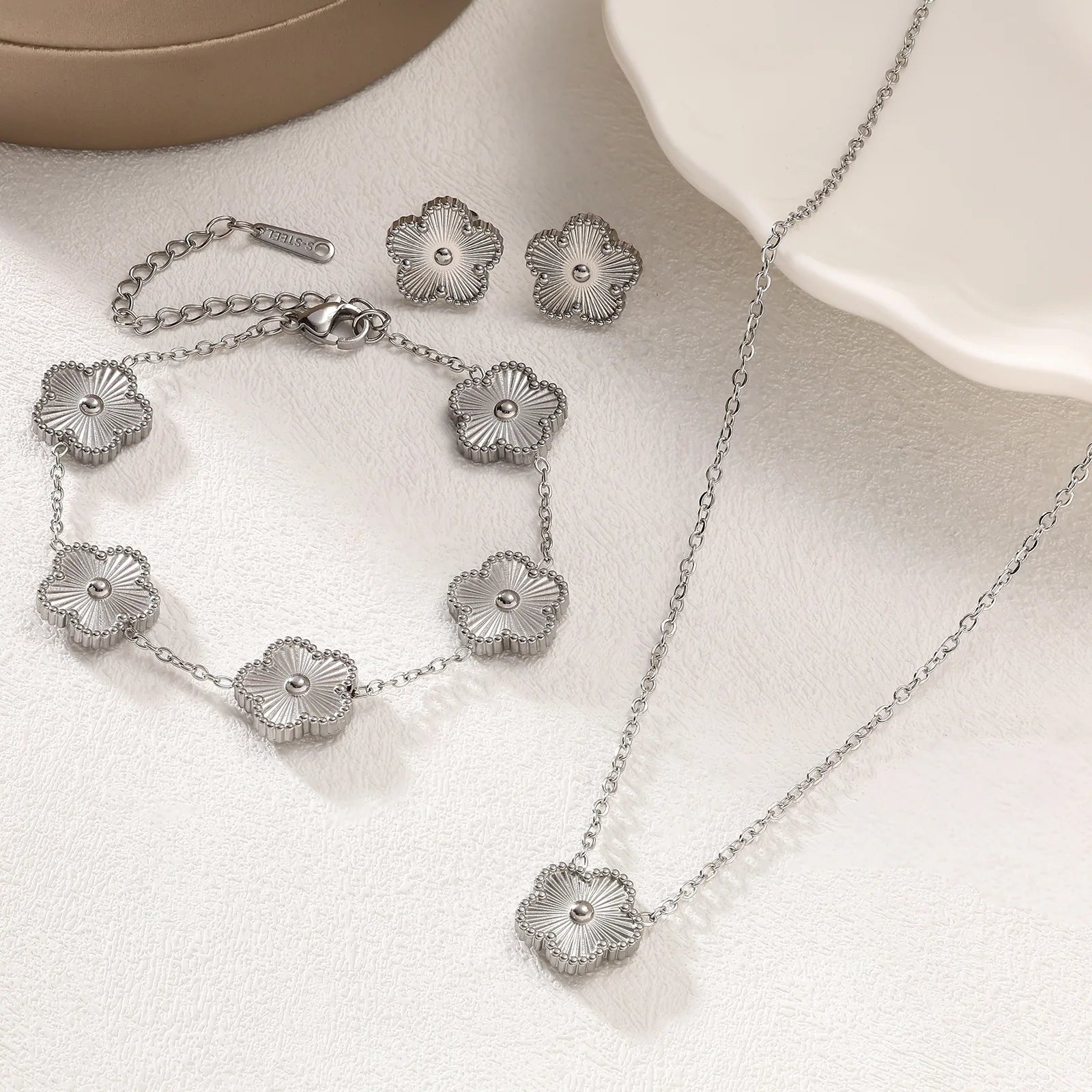 Women’s Jewelry Set – Necklace, Bracelet & Earrings, Plum Blossom Five-Leaf Design