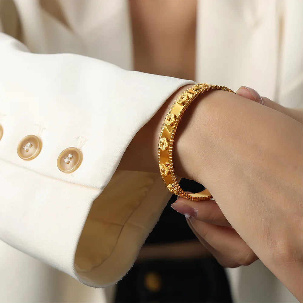 8-piece stainless steel rhinestone bracelet set — elegant for everyday and holiday