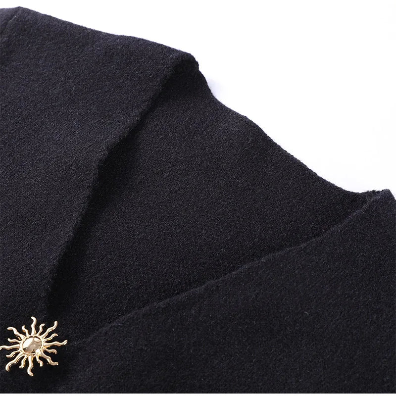 A stylish women's V-neck knitted cardigan for spring, featuring long sleeves, single-breasted design, and Y2K street fashion