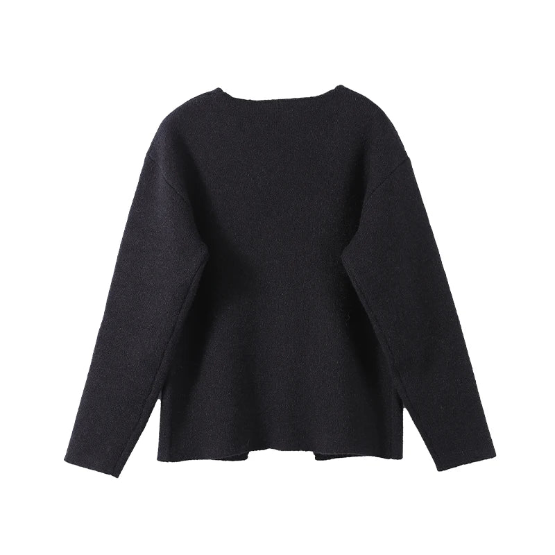 A stylish women's V-neck knitted cardigan for spring, featuring long sleeves, single-breasted design, and Y2K street fashion