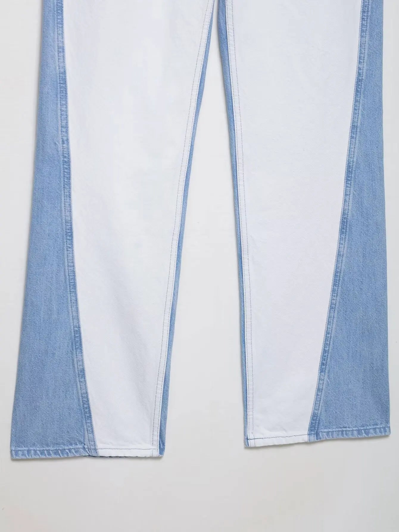 vintage denim women's outfit with a long-sleeve coat and wide-leg jeans