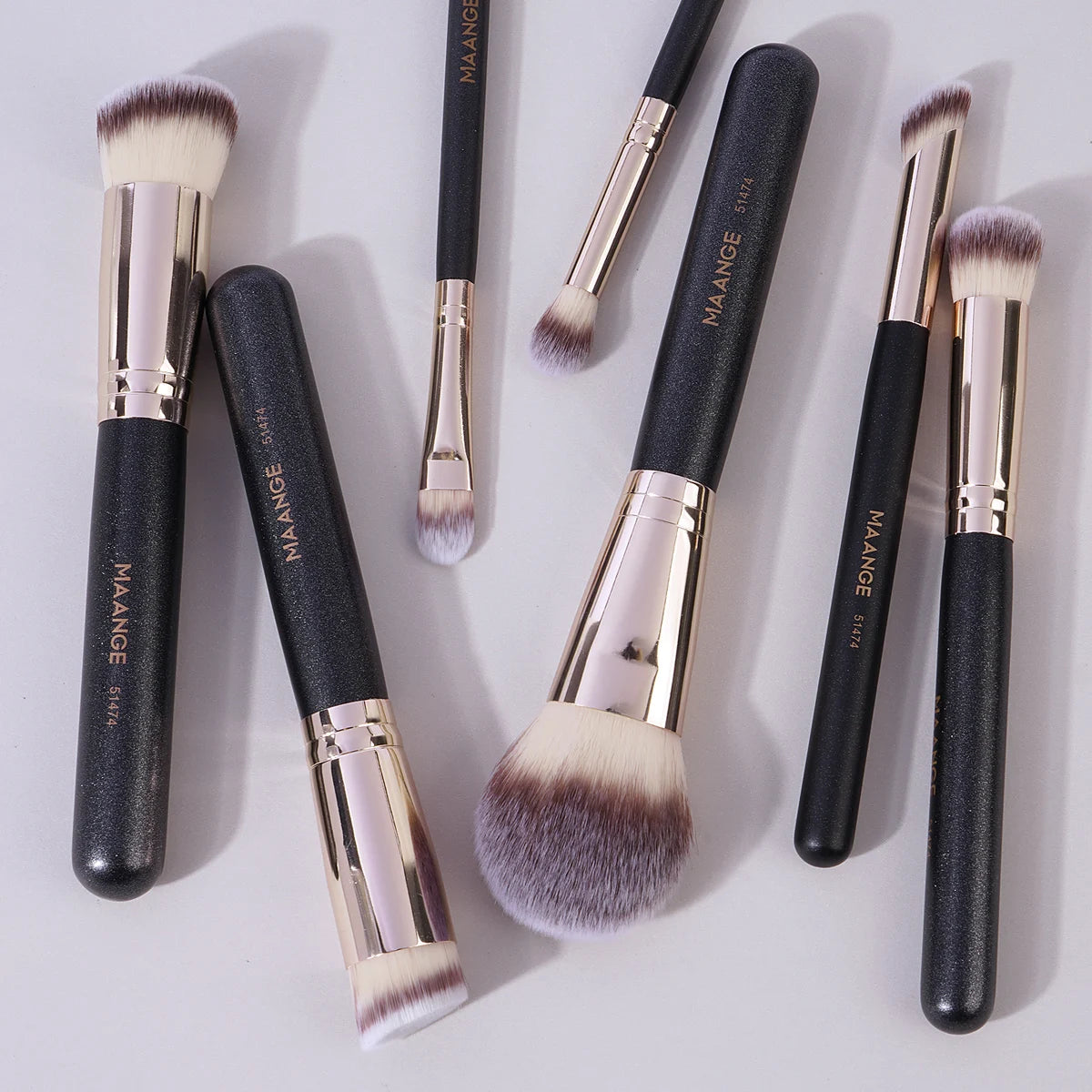 MAANGE 7-piece soft makeup brush set for various cosmetic applications.