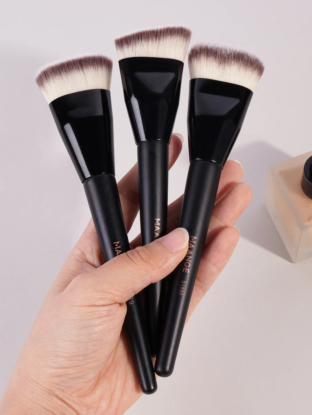 3-Piece Makeup Brush Set – Angled, Round & Flat Brushes with Soft Bristles and Case