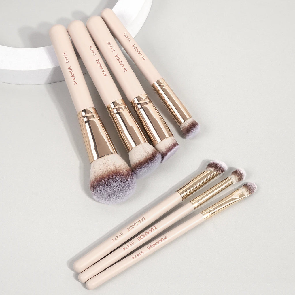 MAANGE 7-piece soft makeup brush set for various cosmetic applications.