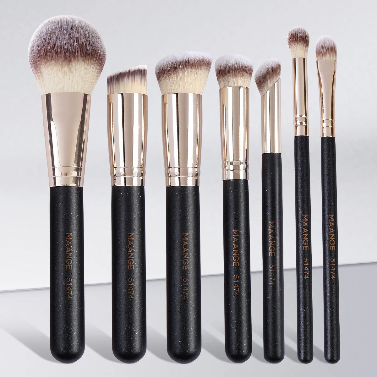 MAANGE 7-piece soft makeup brush set for various cosmetic applications.