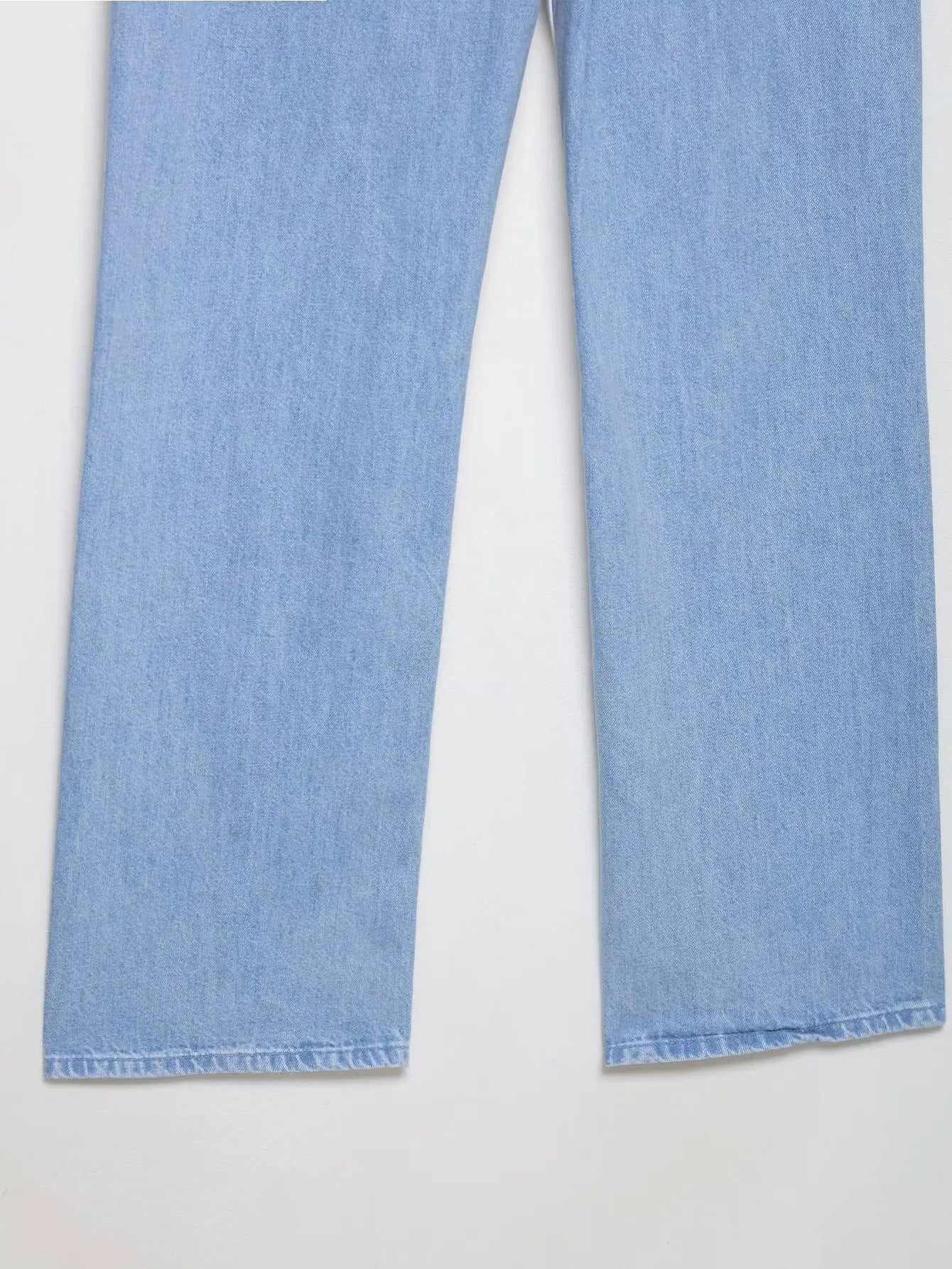 vintage denim women's outfit with a long-sleeve coat and wide-leg jeans