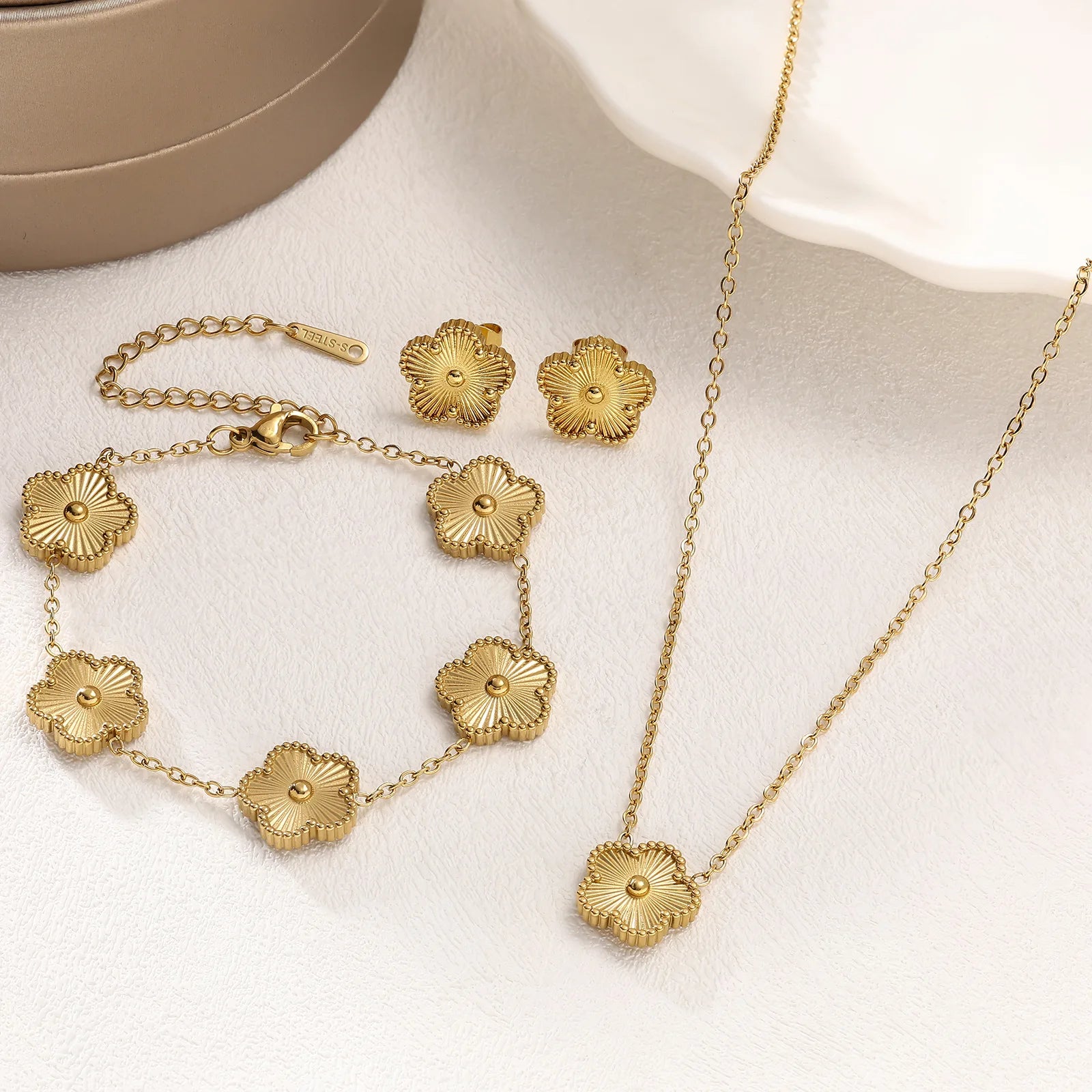 Women’s Jewelry Set – Necklace, Bracelet & Earrings, Plum Blossom Five-Leaf Design