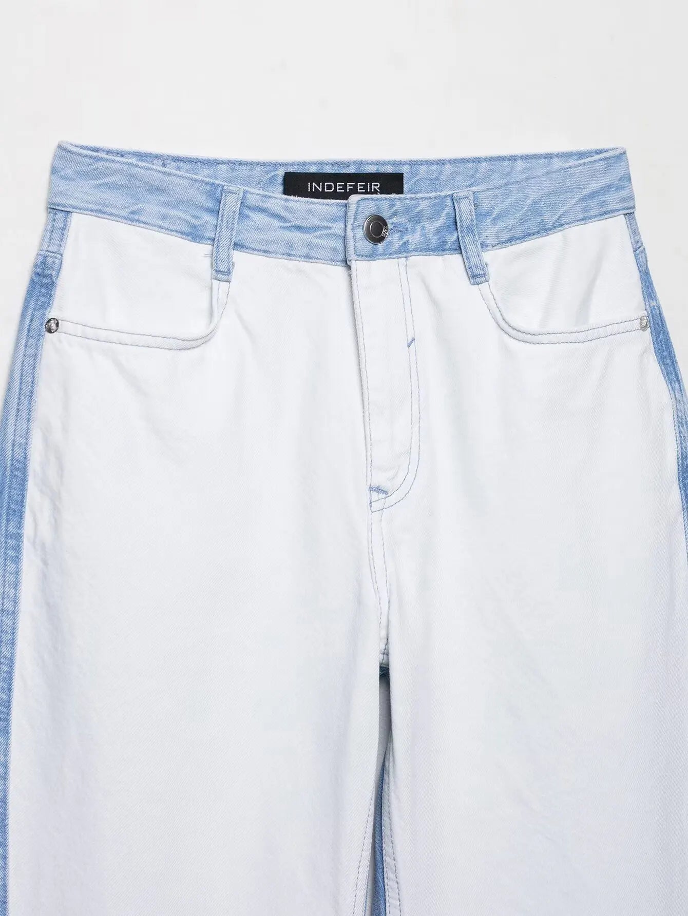 vintage denim women's outfit with a long-sleeve coat and wide-leg jeans